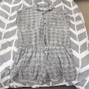 ⚫️⚪️Old Navy brand black and white romper